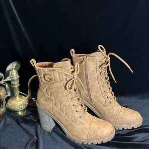 NWT GBG BY GUESS HEELED ANKLE BOOTIE 9M